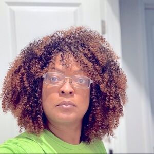 Meet your Posher, Tia